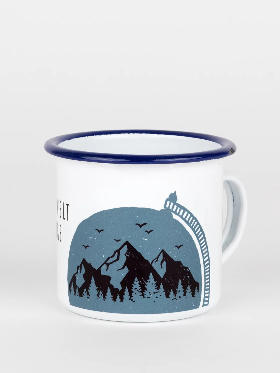 Emailletasse mit Bergmotiv