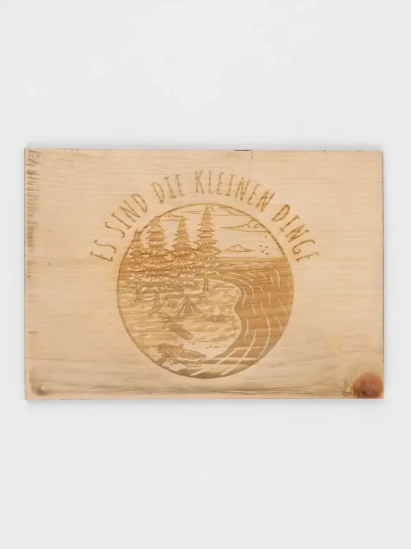 Postkarte aus Zirbenholz – Es sind die kleinen Dinge