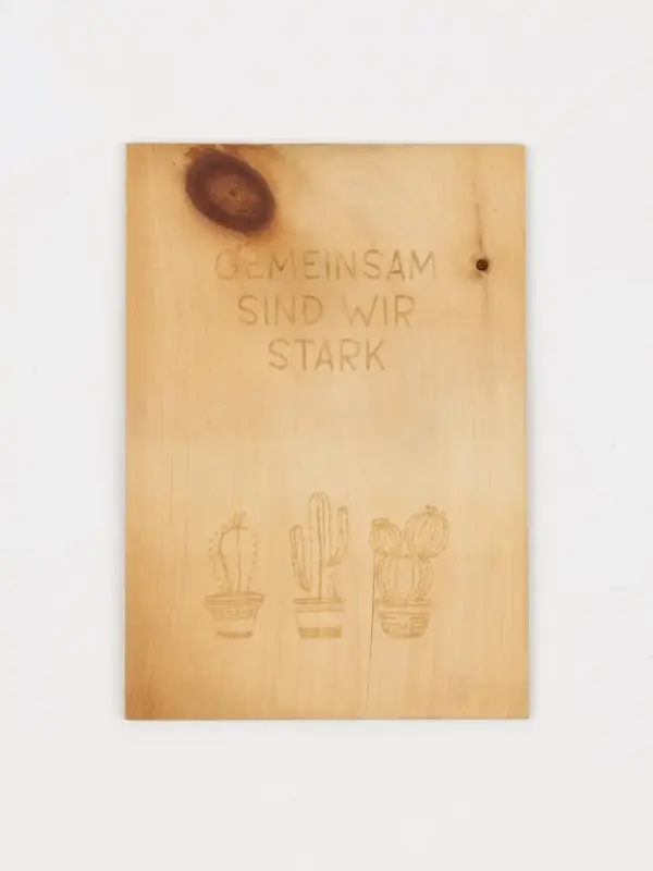 Postkarte aus Zirbenholz - Gemeinsam sind wir stark
