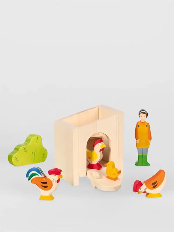 Kleiner Stall mit Hühnern