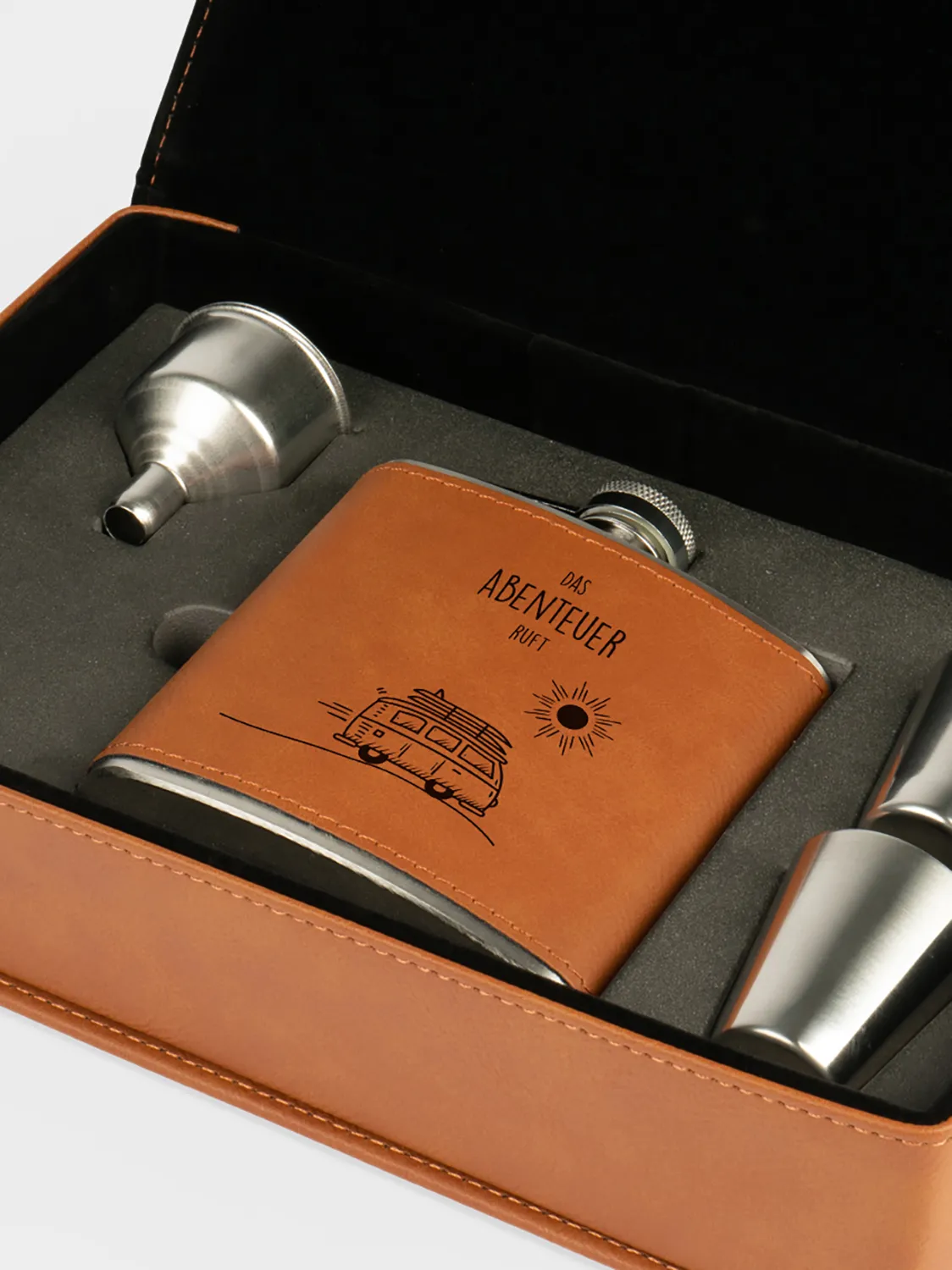 Flachmann Geschenkset – Das Abenteuer ruft 242 Flachmann Geschenkset – Das Abenteuer ruft – Bild 3
